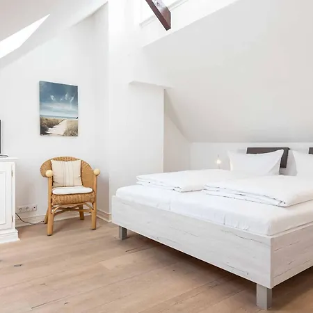 Kaept'n Nelson, App 13 *